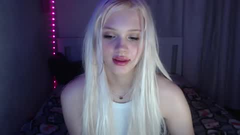 Snapshot of kttyemiow__ chatting on 24, 2, 2025 Emilia online show from 24, 2, 2025