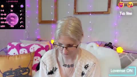 Snapshot of kunzitegoddess chatting on 25, 9, 2025 Samantha online show from 25, 9, 2025