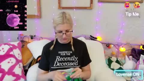 Snapshot of kunzitegoddess chatting on 22, 10, 2025 Samantha online show from 22, 10, 2025