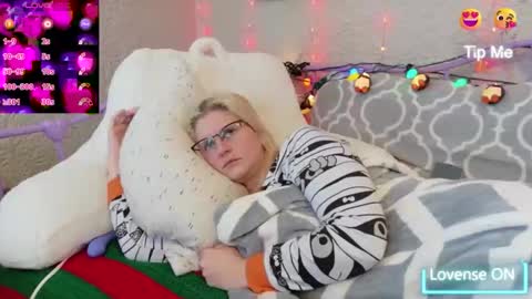 Snapshot of kunzitegoddess chatting on 4, 11, 2025 Samantha online show from 4, 11, 2025