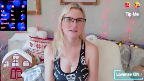 Snapshot of kunzitegoddess chatting on 17, 11, 2025 Samantha online show from 17, 11, 2025