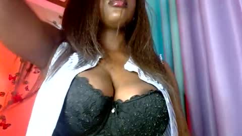 Snapshot of kween_p chatting on 8, 11, 2025 Elsa online show from 8, 11, 2025