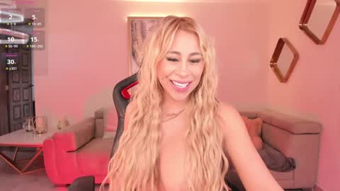 Snapshot of kylie_cooper chatting on 7, 1, 2025 Kylie online show from 7, 1, 2025
