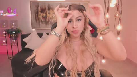 Snapshot of kylie_cooper chatting on 19, 9, 2025 Kylie online show from 19, 9, 2025