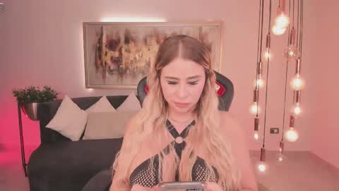 Snapshot of kylie_cooper chatting on 21, 9, 2025 Kylie online show from 21, 9, 2025