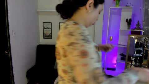 Snapshot of kylie_fire chatting on 10, 9, 2025 kylie online show from 10, 9, 2025