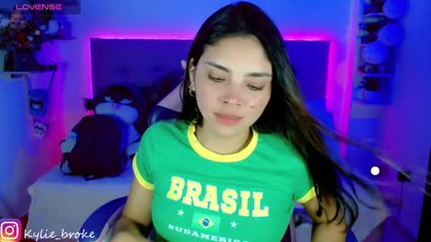 Snapshot of kylie_hottt_ chatting on 27, 12, 2024 k ylie online show from 27, 12, 2024