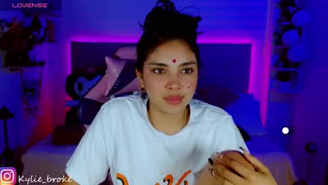 Snapshot of kylie_hottt_ chatting on 28, 12, 2024 k ylie online show from 28, 12, 2024