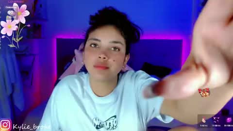 Snapshot of kylie_hottt_ chatting on 8, 1, 2025 k ylie online show from 8, 1, 2025