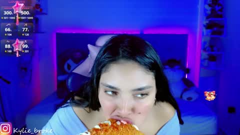 Snapshot of kylie_hottt_ chatting on 17, 1, 2025 k ylie online show from 17, 1, 2025