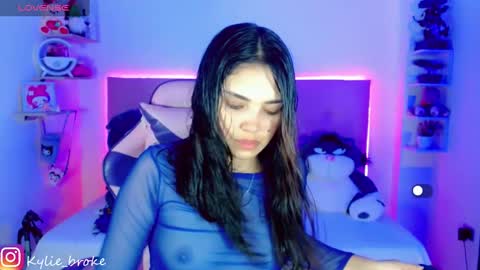 Snapshot of kylie_hottt_ chatting on 3, 2, 2025 k ylie online show from 3, 2, 2025