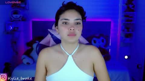 Snapshot of kylie_hottt_ chatting on 4, 2, 2025 k ylie online show from 4, 2, 2025