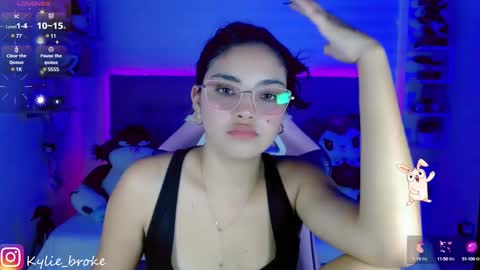Snapshot of kylie_hottt_ chatting on 5, 2, 2025 k ylie online show from 5, 2, 2025