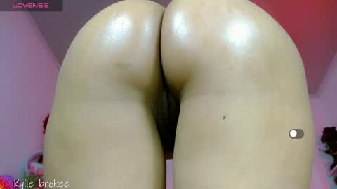 Snapshot of kylie_hottt_ chatting on 2, 3, 2025 k ylie online show from 2, 3, 2025