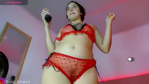 Snapshot of kylie_hottt_ chatting on 2, 3, 2025 k ylie online show from 2, 3, 2025