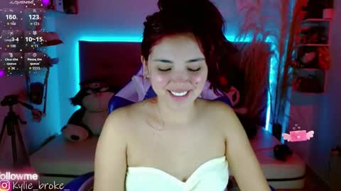 Snapshot of kylie_hottt_ chatting on 3, 10, 2025 k ylie online show from 3, 10, 2025