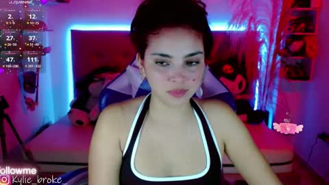 Snapshot of kylie_hottt_ chatting on 5, 10, 2025 k ylie online show from 5, 10, 2025