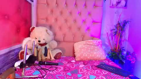 Snapshot of kylie_moan chatting on 16, 12, 2025 KYLIE online show from 16, 12, 2025