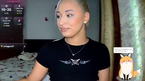 Snapshot of kylieoneadams chatting on 11, 11, 2025 kylie online show from 11, 11, 2025