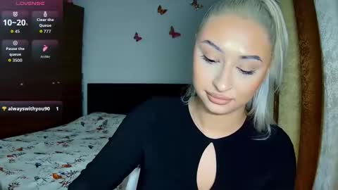 Snapshot of kylieoneadams chatting on 12, 11, 2025 kylie online show from 12, 11, 2025