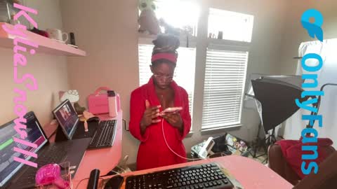 Snapshot of kyliesnowxxx chatting on 29, 4, 2026 Kylie Snow online show from 29, 4, 2026