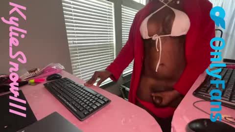 Snapshot of kyliesnowxxx chatting on 5, 5, 2026 Kylie Snow online show from 5, 5, 2026