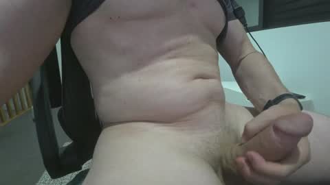 Snapshot of l00tz chatting on 2, 2, 2025 l00tz online show from 2, 2, 2025