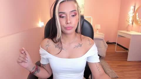Snapshot of la_monitora chatting on 15, 5, 2026 T A T I A N A online show from 15, 5, 2026