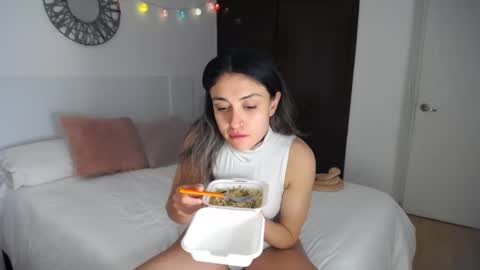 Snapshot of la_rola_ chatting on 19, 4, 2026 Catalina online show from 19, 4, 2026
