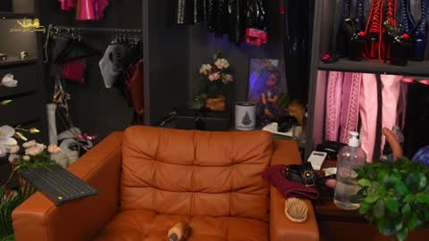 Latex Lacie online show from 27, 12, 2024