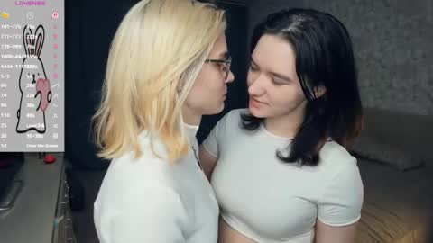Snapshot of lacyedison chatting on 14, 5, 2026 Violet and Isabel online show from 14, 5, 2026