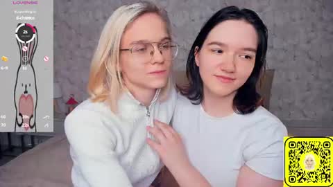 Snapshot of lacyedison chatting on 9, 6, 2026 Violet and Isabel online show from 9, 6, 2026