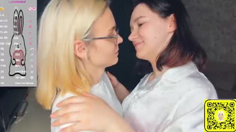 Snapshot of lacyedison chatting on 13, 6, 2026 Violet and Isabel online show from 13, 6, 2026