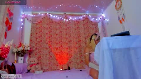 Snapshot of ladenandjuan chatting on 22, 11, 2025 Laden And Juan online show from 22, 11, 2025