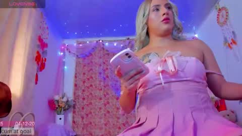 Snapshot of ladenandjuan chatting on 4, 12, 2025 Laden And Juan online show from 4, 12, 2025