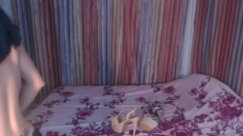 ladiekissesex online show from 20, 2, 2025