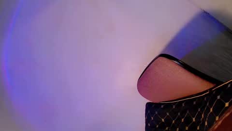 Ella online show from 5, 10, 2025