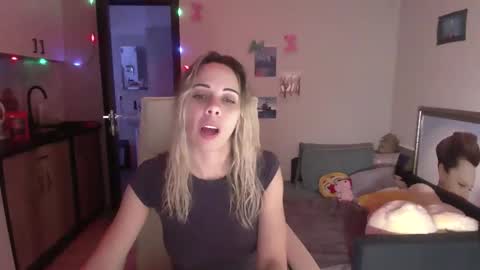 Snapshot of lady_smile69 chatting on 24, 10, 2025 lady_smile69 online show from 24, 10, 2025