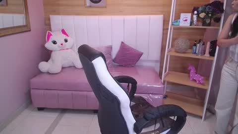 Lady Violet Bridgerton online show from 6, 2, 2025