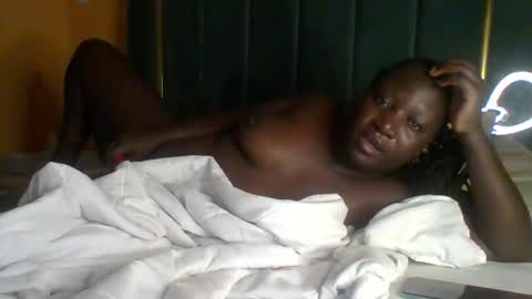 Snapshot of ladyblossoms19 chatting on 22, 4, 2026 lindah32 online show from 22, 4, 2026