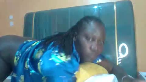 Snapshot of ladyblossoms19 chatting on 25, 4, 2026 lindah32 online show from 25, 4, 2026