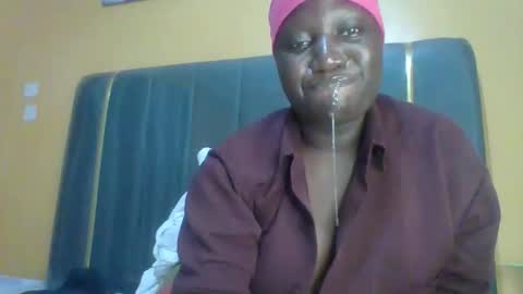 Snapshot of ladyblossoms19 chatting on 1, 5, 2026 lindah32 online show from 1, 5, 2026