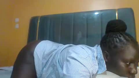 Snapshot of ladyblossoms19 chatting on 6, 5, 2026 lindah32 online show from 6, 5, 2026