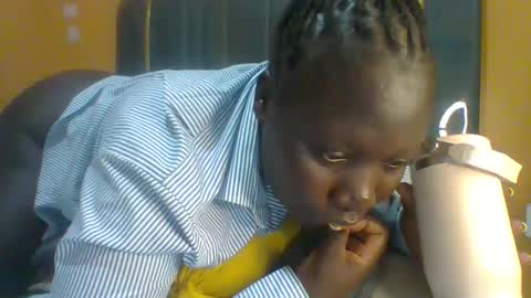 Snapshot of ladyblossoms19 chatting on 7, 5, 2026 lindah32 online show from 7, 5, 2026