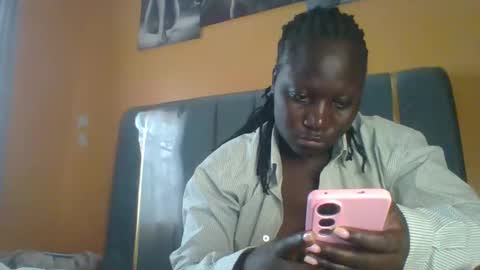 Snapshot of ladyblossoms19 chatting on 18, 5, 2026 lindah32 online show from 18, 5, 2026