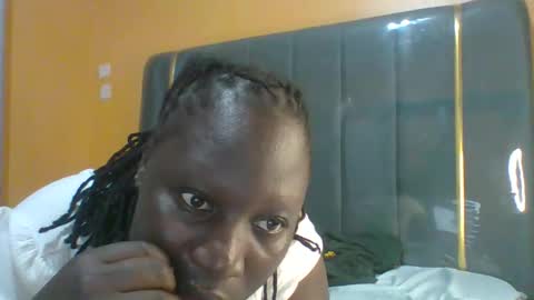 Snapshot of ladyblossoms19 chatting on 3, 6, 2026 lindah32 online show from 3, 6, 2026