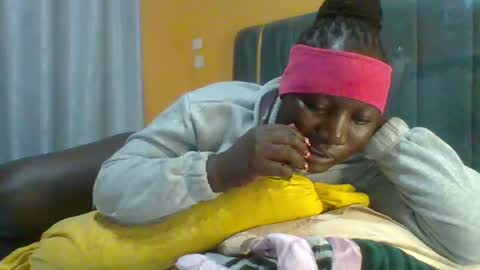 Snapshot of ladyblossoms19 chatting on 14, 7, 2026 lindah32 online show from 14, 7, 2026