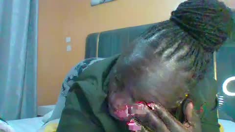Snapshot of ladyblossoms19 chatting on 17, 7, 2026 lindah32 online show from 17, 7, 2026