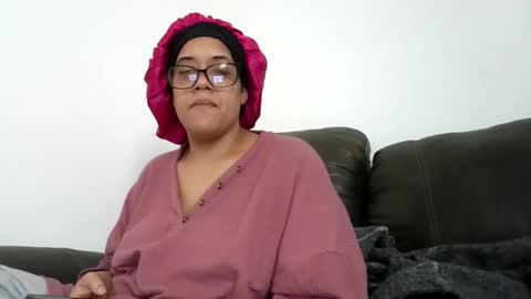 Snapshot of ladycinnabon chatting on 15, 10, 2025 Stephanie online show from 15, 10, 2025