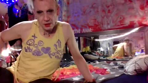 Ladycrosssuza online show from 4, 3, 2025